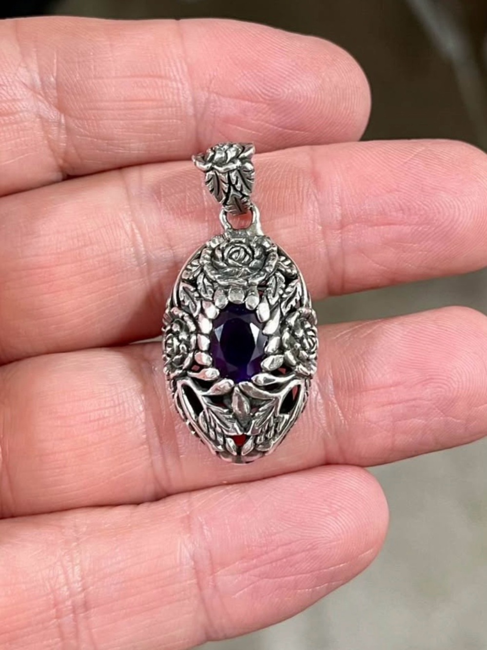 Vintage Sterling Silver 925 Amethyst
Floral Rose Filigree Oval Pendant